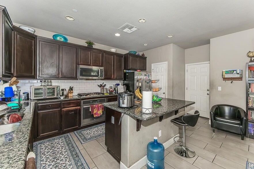 Building Photo - 3549 Taylor Ln