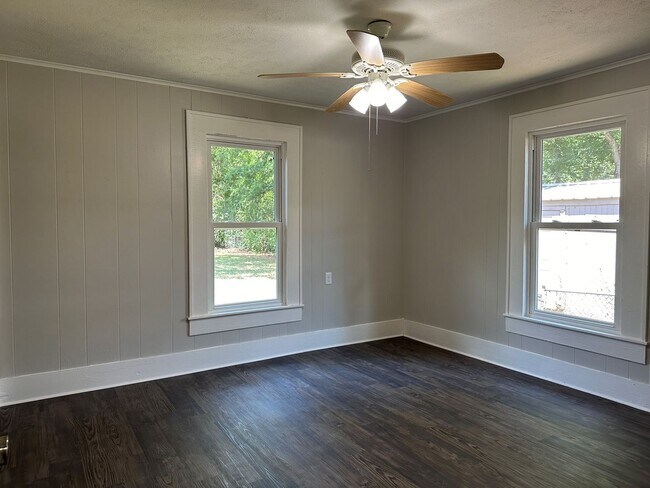 Building Photo - 501 Rockdale St