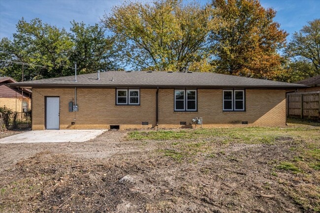 Building Photo - 809 N Ross Ave