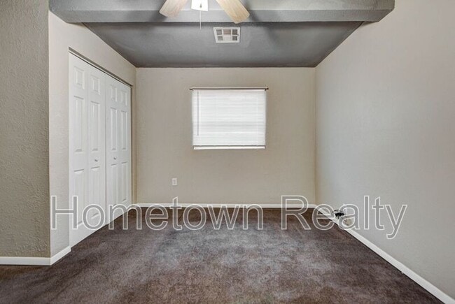 Building Photo - 1833 NE 51st St