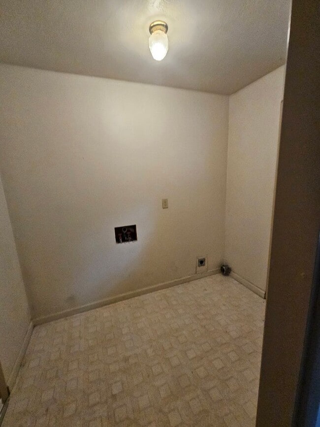 Building Photo - Single story