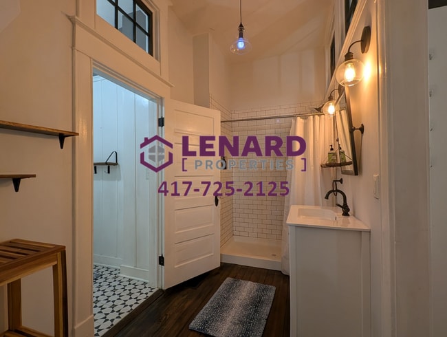 Building Photo - Beautiful And Spacious 3 Bedroom Home!