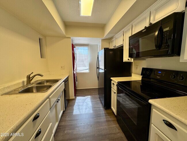 Primary Photo - 7950 E Starlight Way
