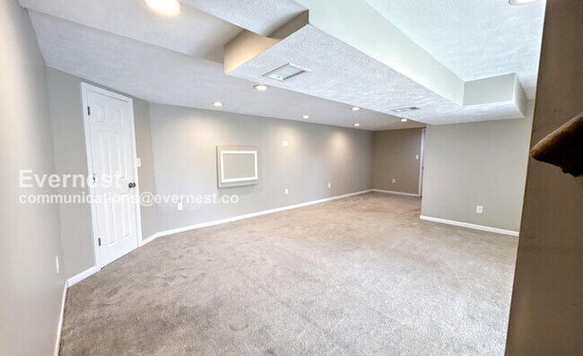 Building Photo - 588 Catskill Dr