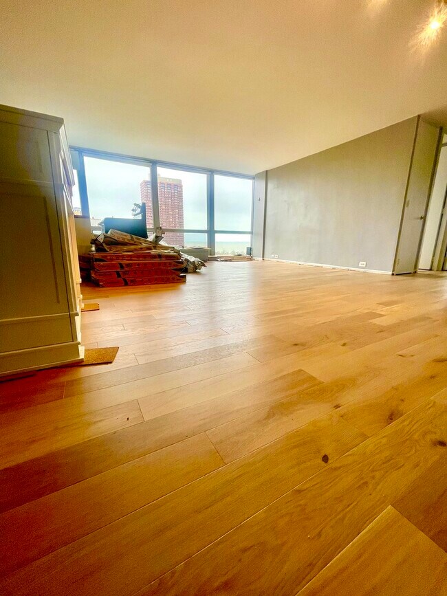 Building Photo - 330 W Diversey Pkwy