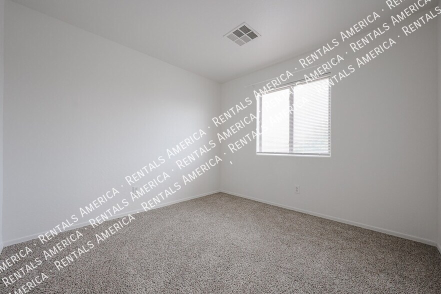 Building Photo - 1295 E Leaf Rd