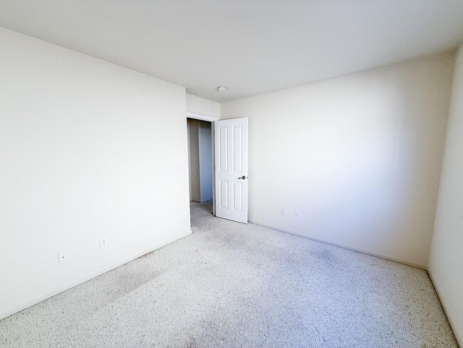 Building Photo - Spacious Milpitas 3 Bedroom 2 Bath Home