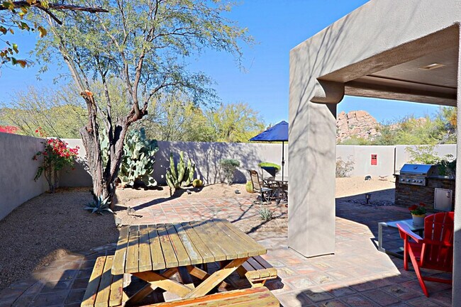 Building Photo - 7086 E Whispering Mesquite Trail