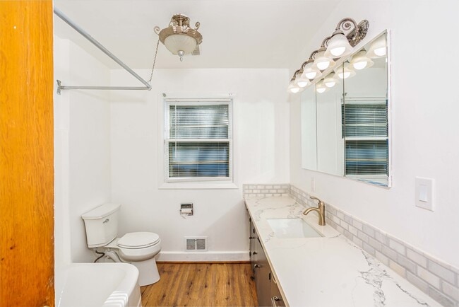 Building Photo - 1910 NE Cramer St