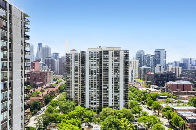 Building Photo - 1460 N Sandburg Terrace