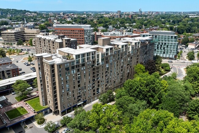 Building Photo - 77 Pond Ave