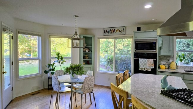 Building Photo - 3391 NE Jackson Rd Loop