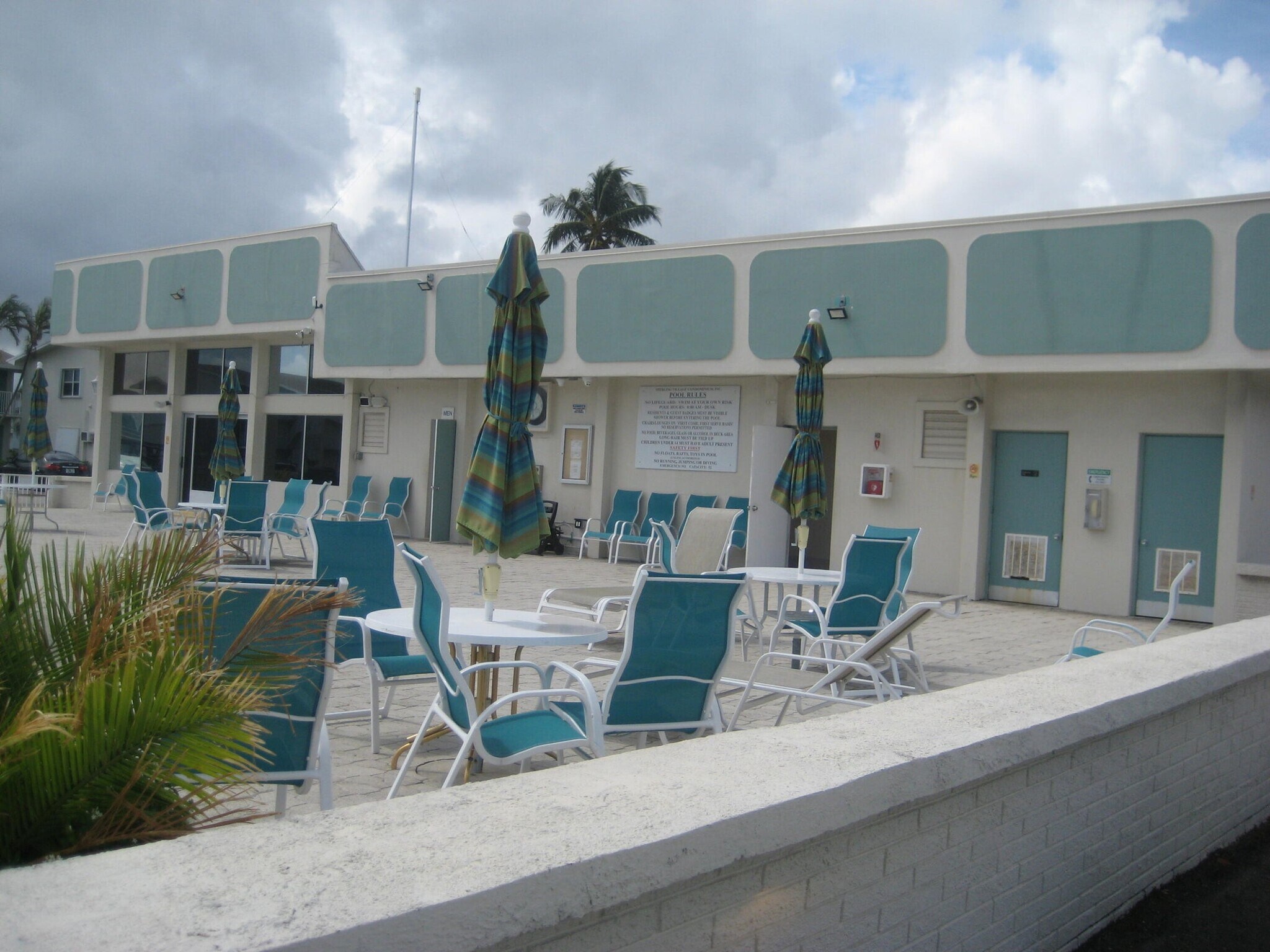 Building Photo - 210 Horizons E
