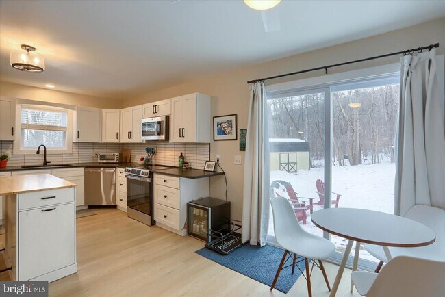 Building Photo - 1365 Roundtop Rd