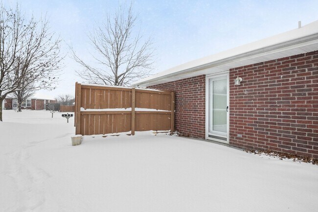 Building Photo - 2 bedroom 1.5 bath in Oak Grove