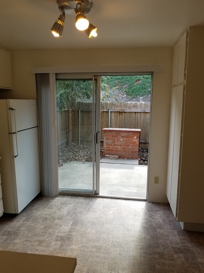 Building Photo - San Carlos (next to Mission Trails) 2 bed 1 bath Townhouse with Patio, Pool