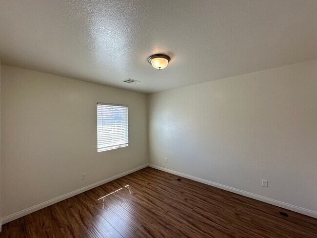 Building Photo - WOODBRIDGE AT PINNACLE PEAKS