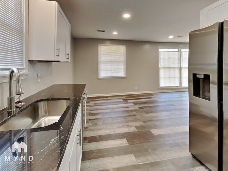 Building Photo - 3835 Valley Ridge Dr