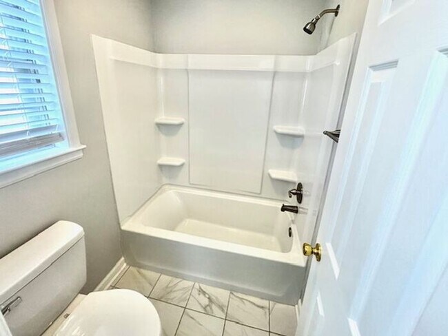 Building Photo - OPEN HOUSE! Renovated Bartlett Home- Highl...