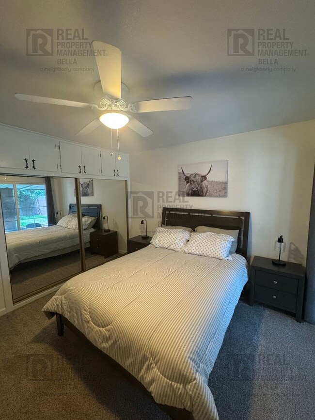 Building Photo - 3-Bed, 2-Bath Oasis in Hemet with Sparklin...