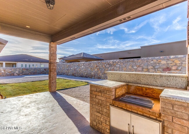 Building Photo - 14213 Meadow Lake Ave