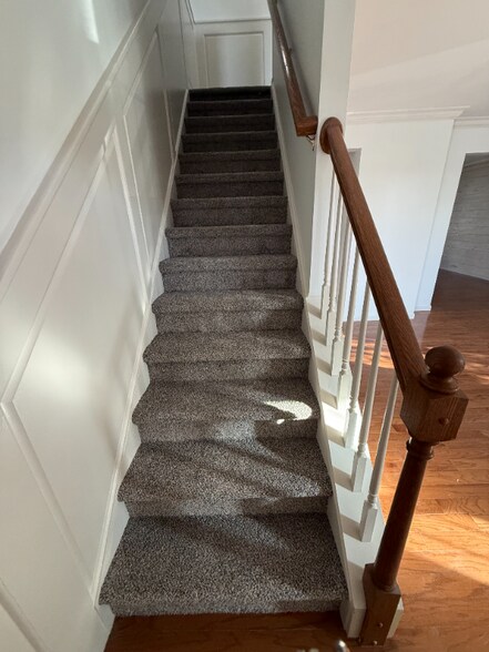 Building Photo - 48 Laurel Dr