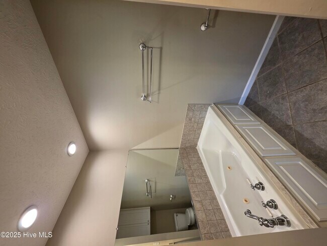 Building Photo - 345 Farina Dr