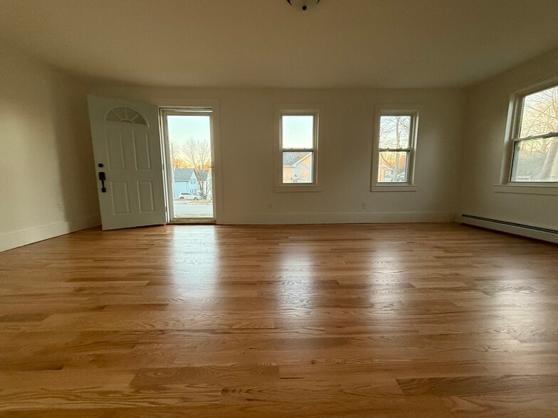 Building Photo - 35 Grant St