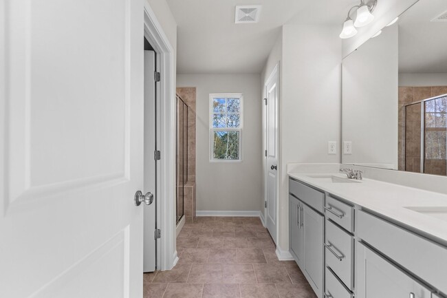 Building Photo - Gorgeous New Construction, 3 Bed, 2-Car Ga...