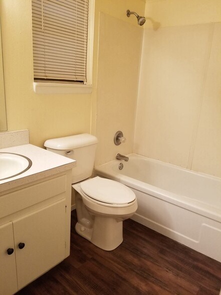 Unit #1 Bath and shower - 907 24th St