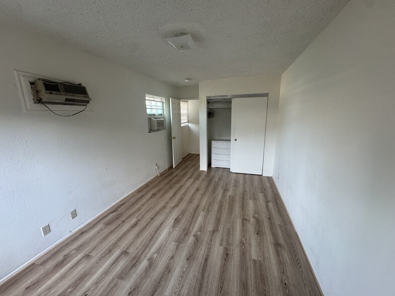 Building Photo - 6704 Nagle Ave