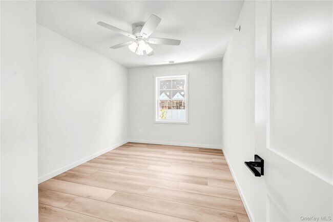 Building Photo - 670 E Main St