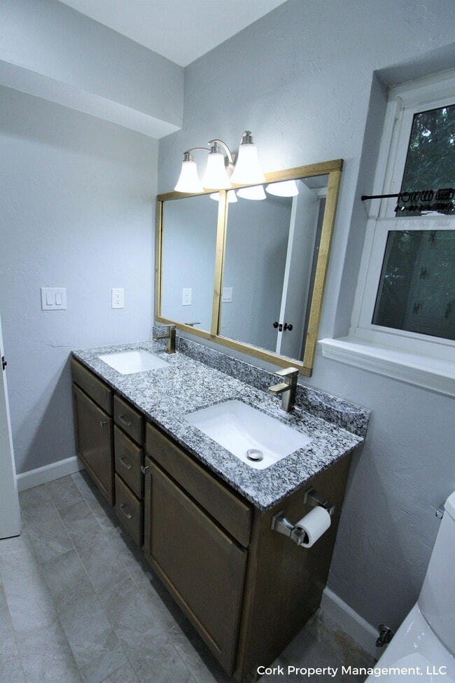 Building Photo - 609 Belle Air Ave