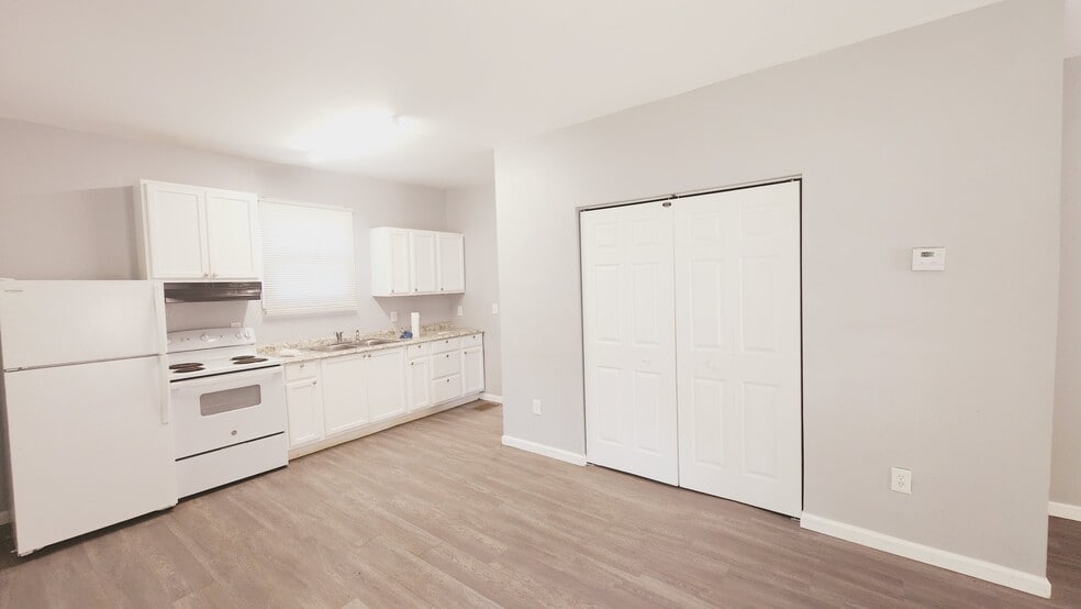 Building Photo - 2102 Adams Ave