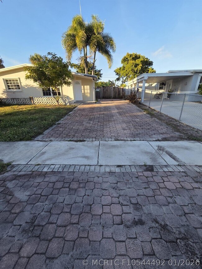 Building Photo - 5751 SW 37th St