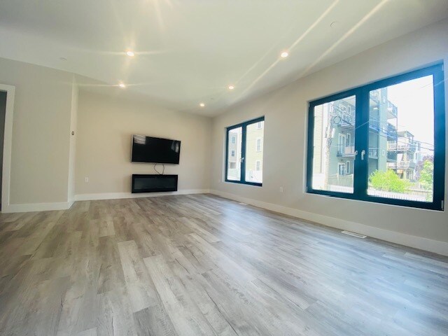 Building Photo - 239 W 3rd St