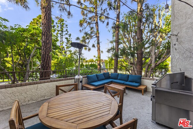 Building Photo - 8110 Manitoba St