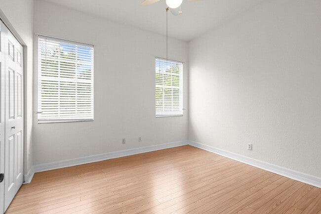 Building Photo - 4930 Bonsai Cir