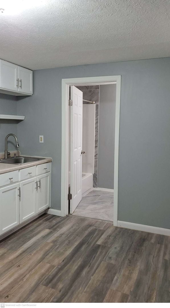 Building Photo - Beautifully Renovated 2 Bed, 1 Bath with AC!