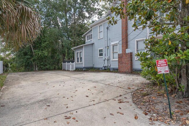 Building Photo - 210 Luella Ct