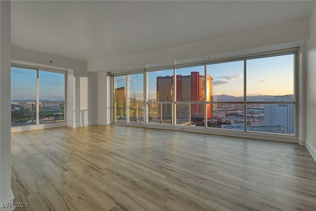 Building Photo - 2700 S Las Vegas Blvd