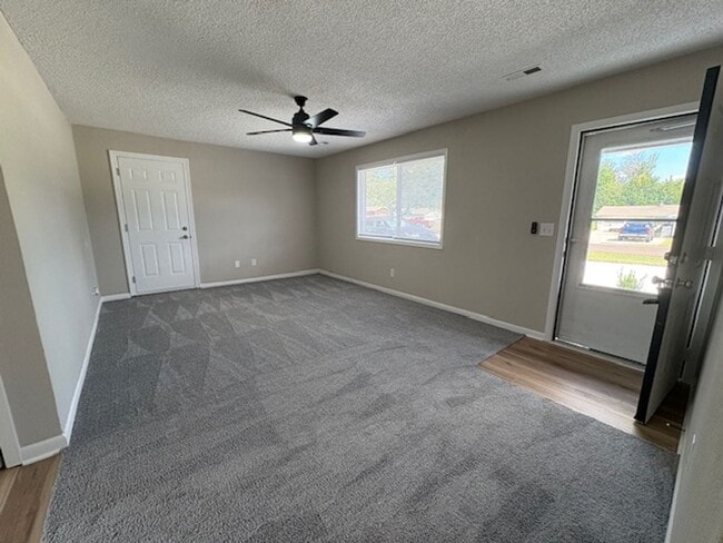Building Photo - Beautifully Updated 2-Bedroom Duplex with ...