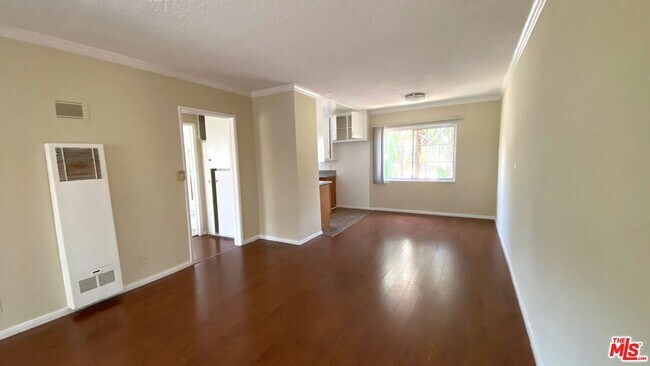 Building Photo - 443 S Wilton Pl