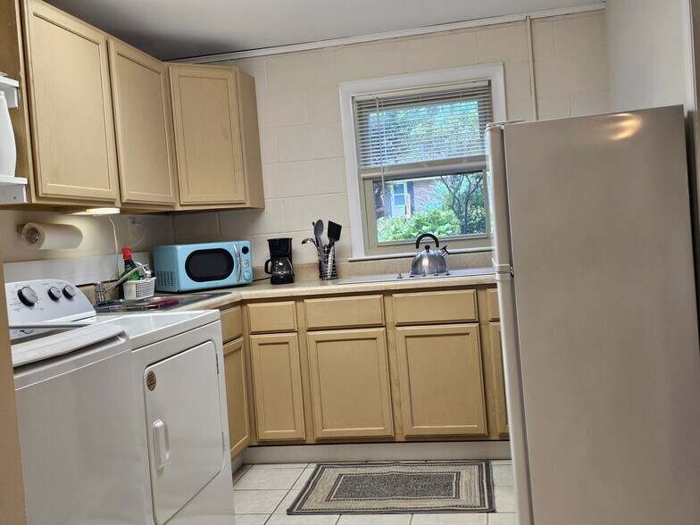 Building Photo - 3212 Fairforest Pl