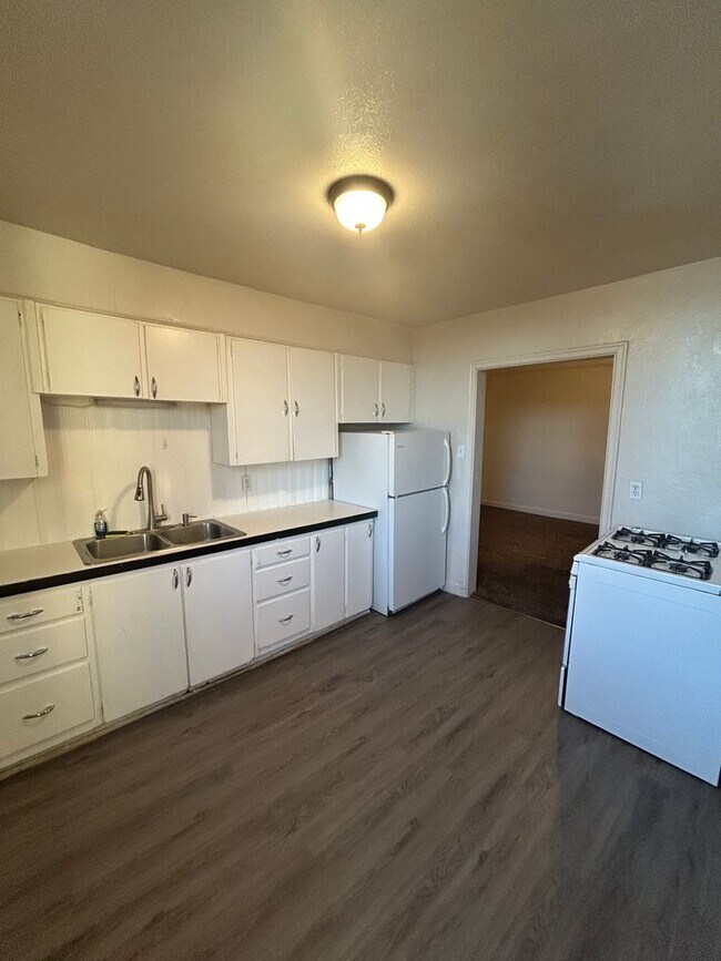 Building Photo - 402 W Mercury St