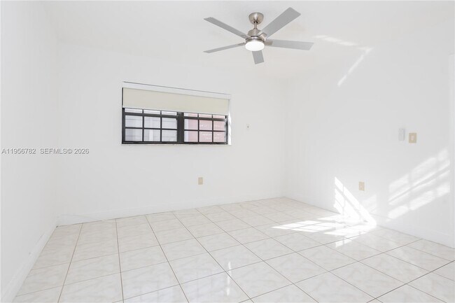 Building Photo - 2615 SW 32nd Ct