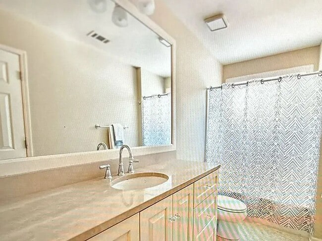 Building Photo - 4 bdrm, 4 bath Townhome in Druid Hills.