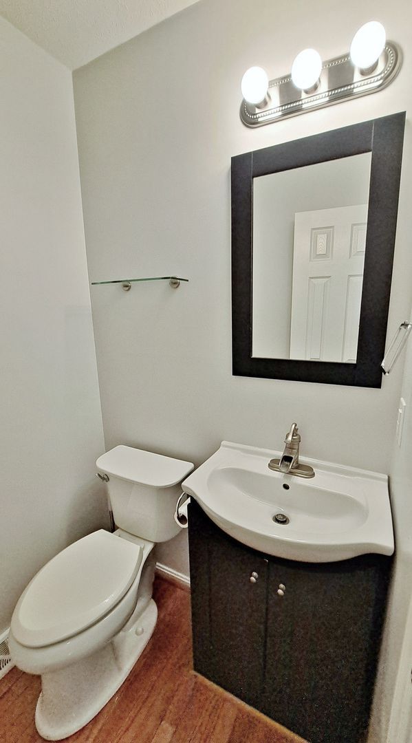 Building Photo - 3 Bed / 3 Bath Single Family Home