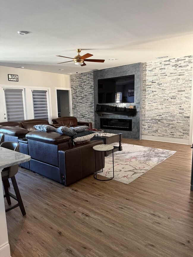 Building Photo - 3948 Ella Dr