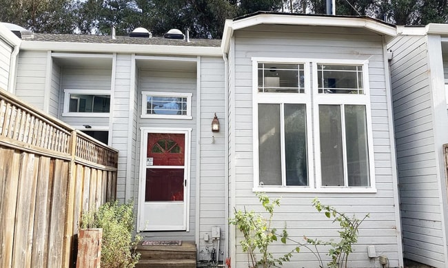 Primary Photo - Bright & Spacious 2BR Townhome / Prime San...